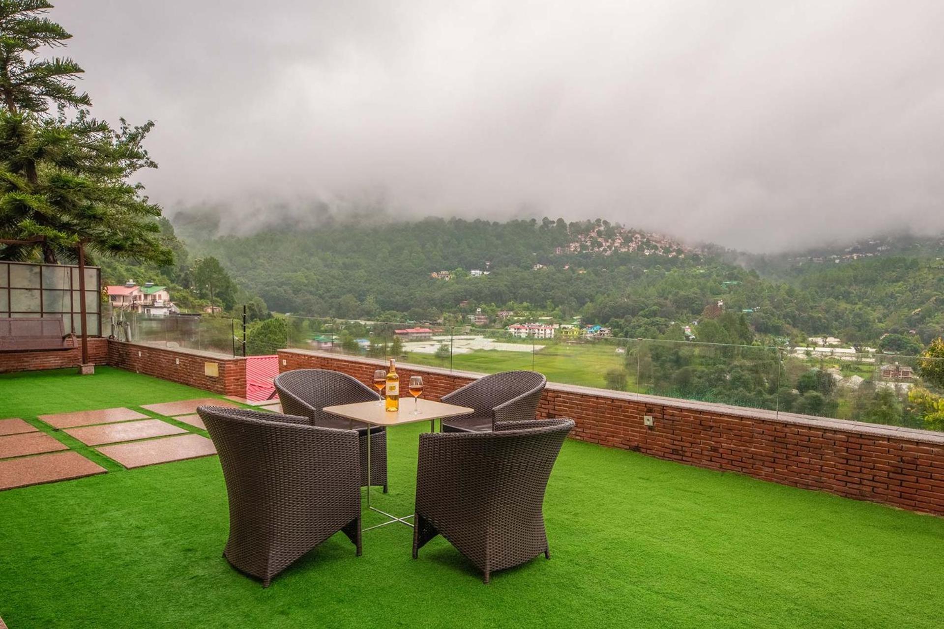 Stayvista At Oberoi'S Chalet Bhimtal Bagian luar foto